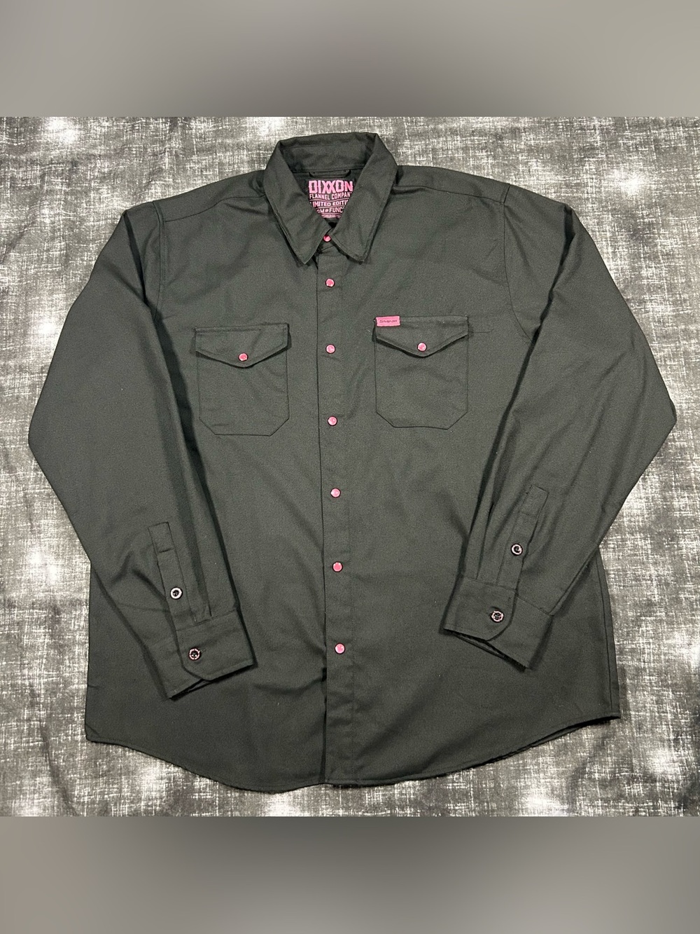 Dixxon Flannel Snap-On Men XL Breast Cancer Awareness Limited Edition Tech Shirt